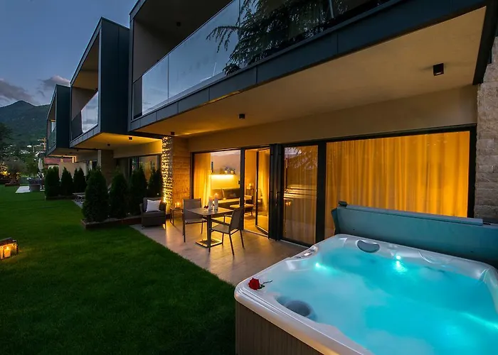 Haus Gregori Modern & Central Stay In Vineyard With Rooftop & Served Breakfast Caldaro
